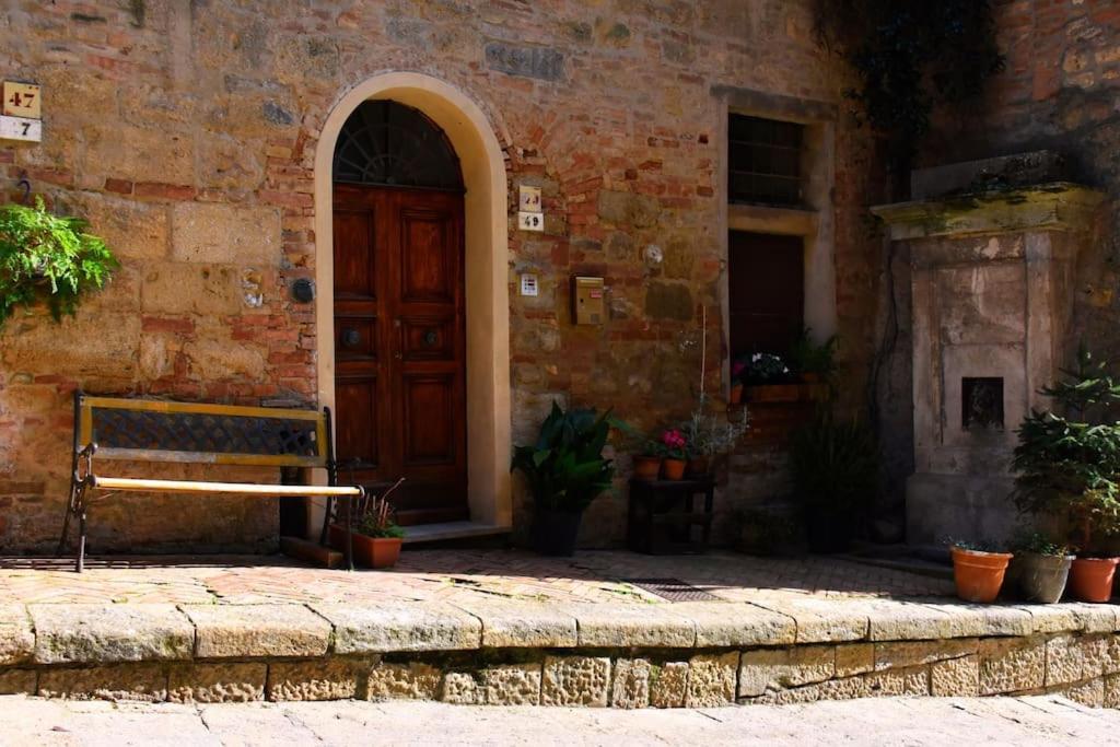 Casa Vacanze E Brevi Periodi Alla Porta Etrusca La Panchina Al Sole Вольтерра Екстер'єр фото