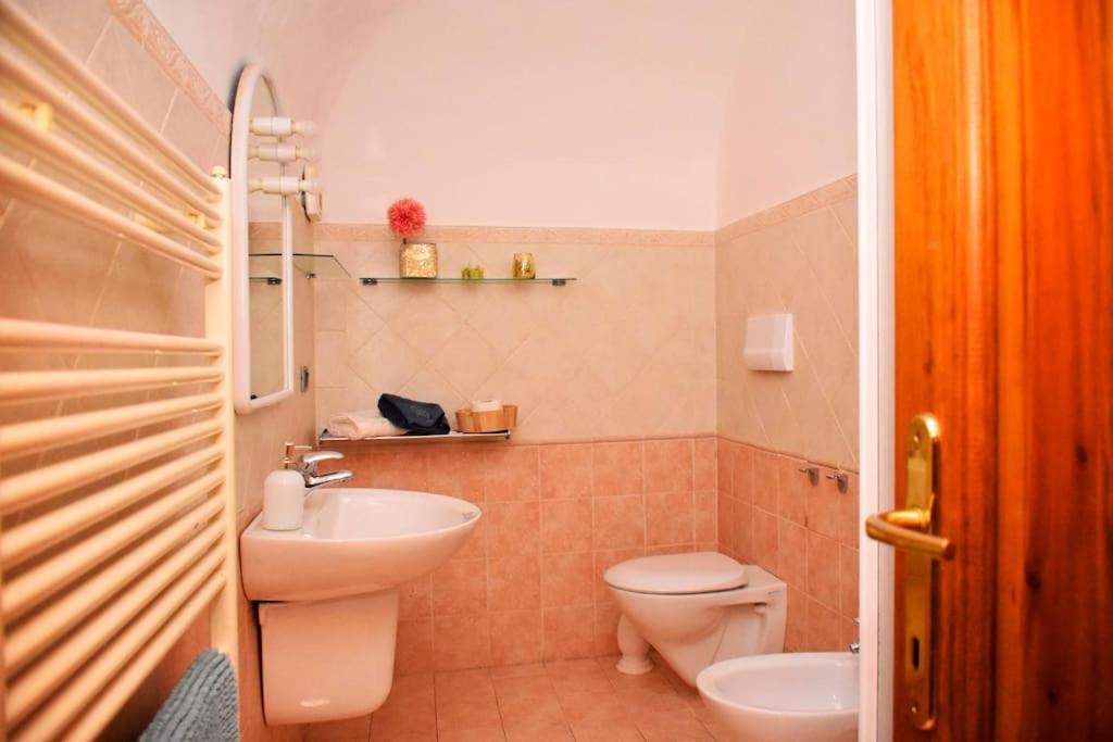 Casa Vacanze E Brevi Periodi Alla Porta Etrusca La Panchina Al Sole Вольтерра Екстер'єр фото